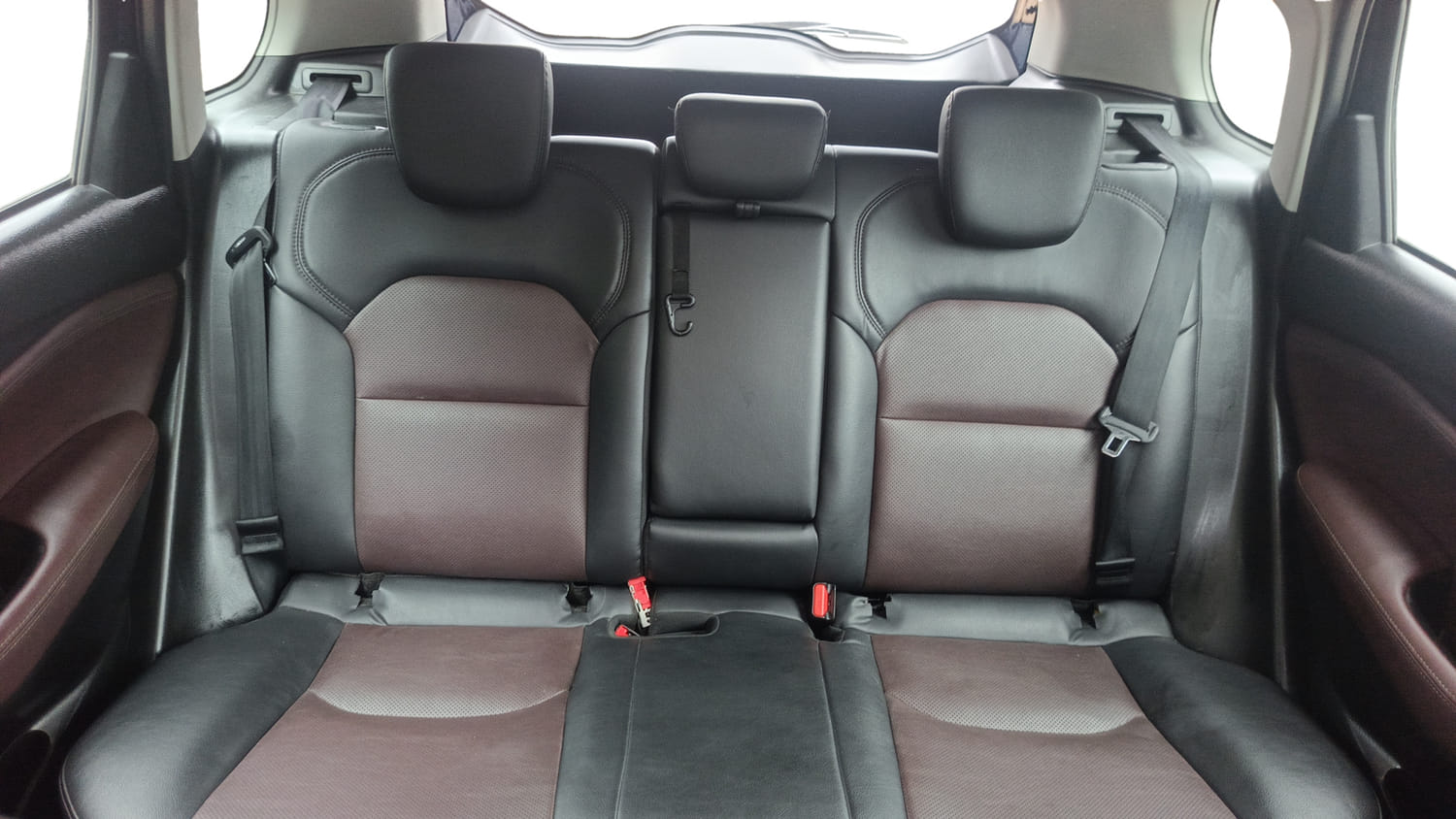 Used 2022 Maruti Suzuki Grand Vitara Alpha Smart Hybrid AT Petrol Automatic interior REAR SEAT CONDITION VIEW