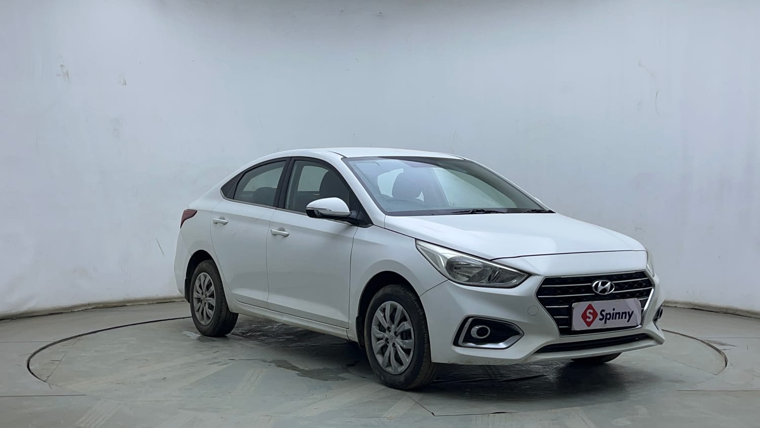 Used 2019 Hyundai Verna EX 1.4 VTVT Petrol Manual exterior RIGHT FRONT CORNER VIEW