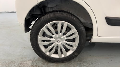 Used 2013 Maruti Suzuki Wagon R VXI Petrol Manual tyres RIGHT REAR TYRE RIM VIEW