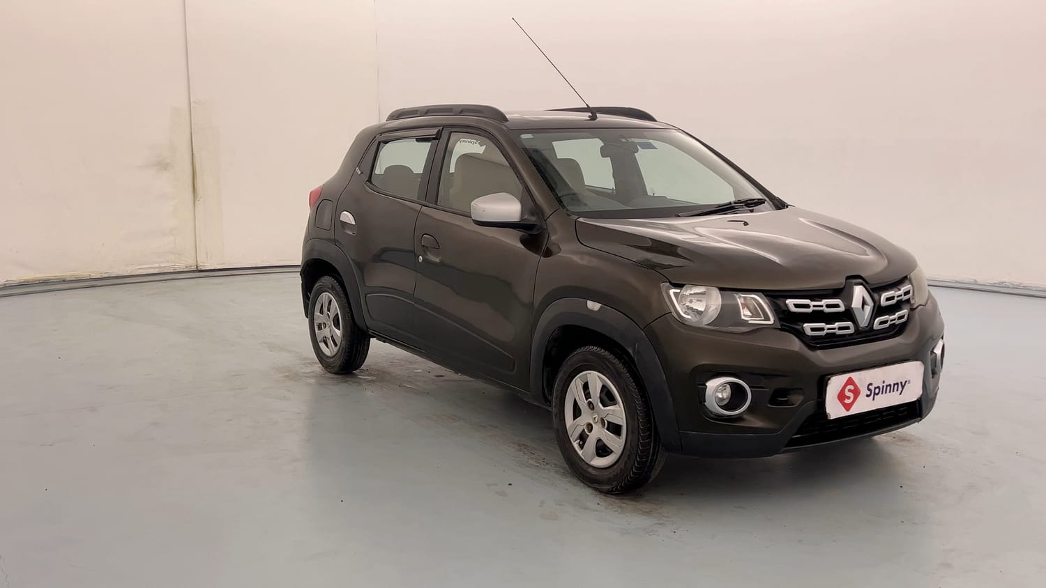 Used 2017 Renault Kwid 1.0 RXT AMT Opt Petrol Automatic exterior RIGHT FRONT CORNER VIEW