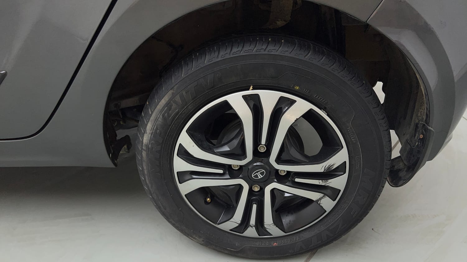 Used 2024 Tata Tiago XTA Petrol Automatic tyres LEFT REAR TYRE RIM VIEW