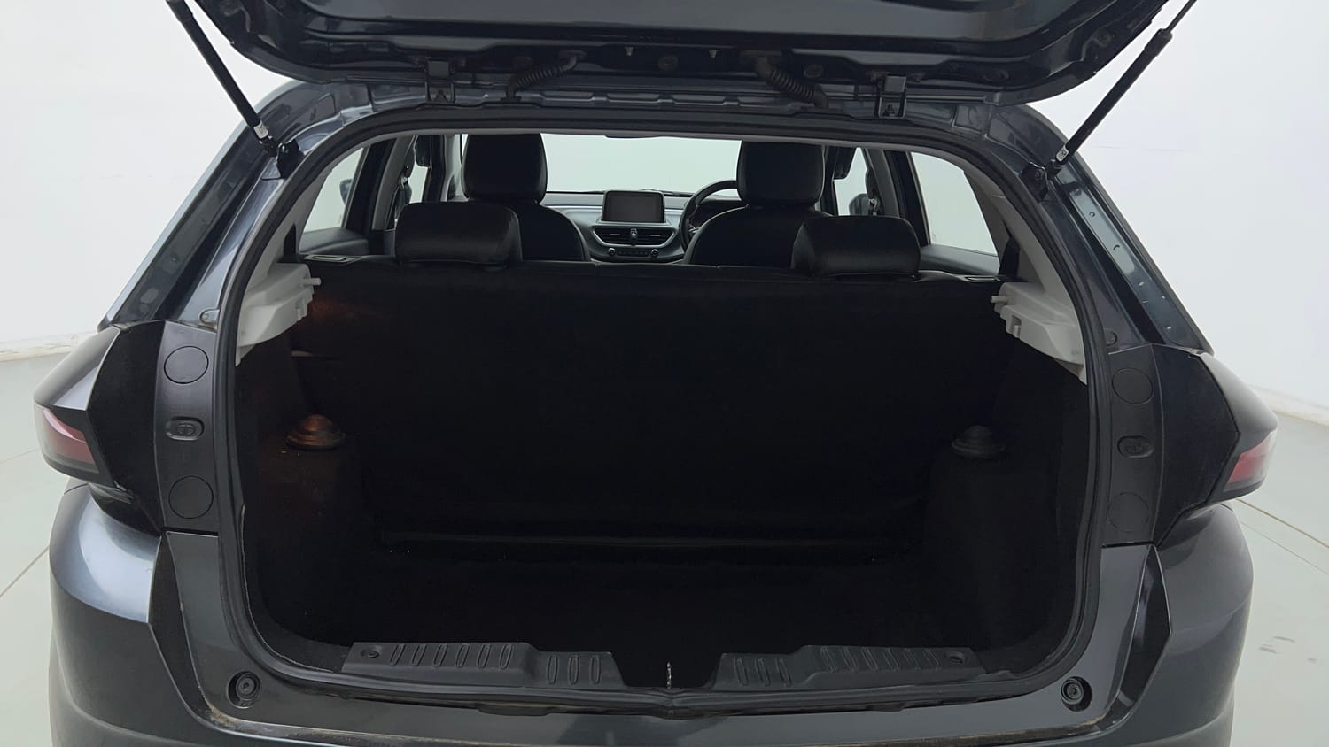 Used 2020 Tata Altroz XZ Petrol Petrol Manual interior DICKY INSIDE VIEW