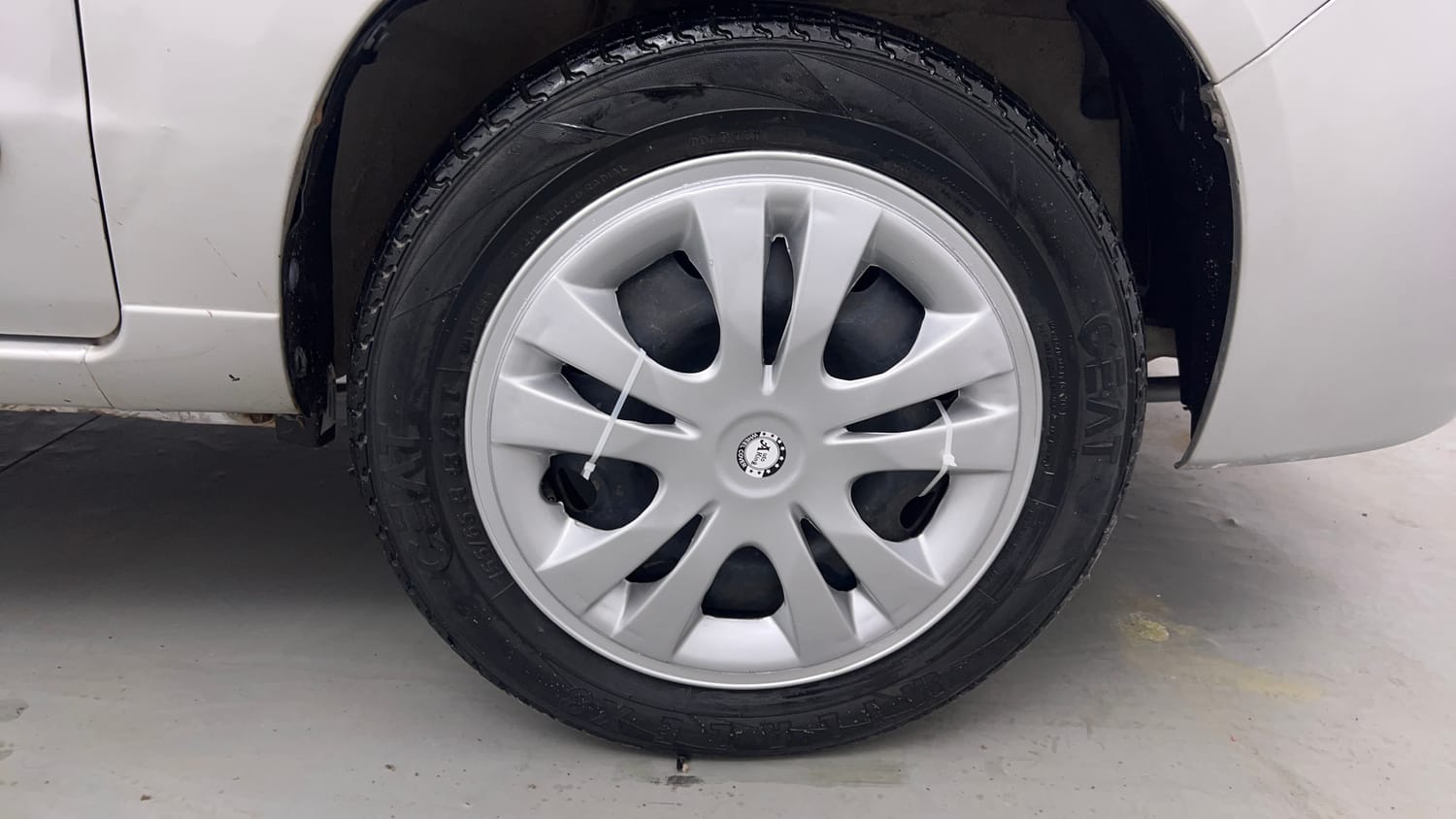 Used 2012 Maruti Suzuki Alto K10 VXi Petrol Manual tyres RIGHT FRONT TYRE RIM VIEW