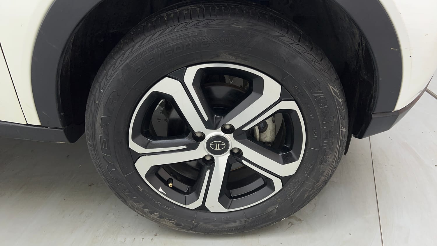 Used 2022 Tata Nexon XZ Plus Petrol Manual tyres RIGHT FRONT TYRE RIM VIEW