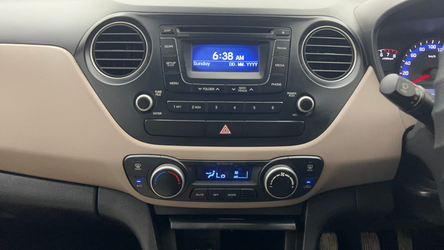 Used 2014 Hyundai Xcent SX 1.2 Petrol Manual interior MUSIC SYSTEM & AC CONTROL VIEW