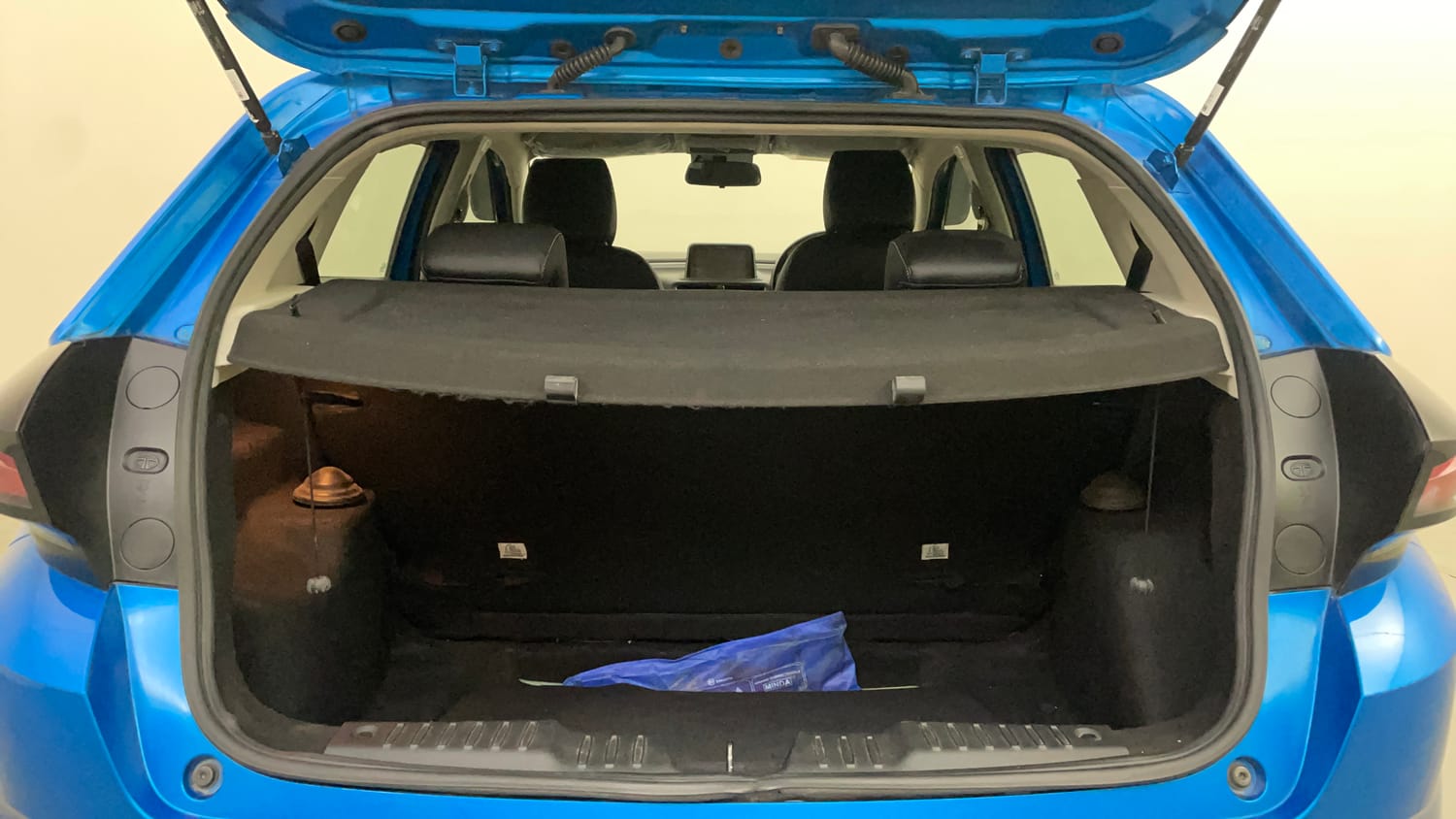 Used 2022 Tata Altroz XZ Plus Petrol Petrol Manual interior DICKY INSIDE VIEW