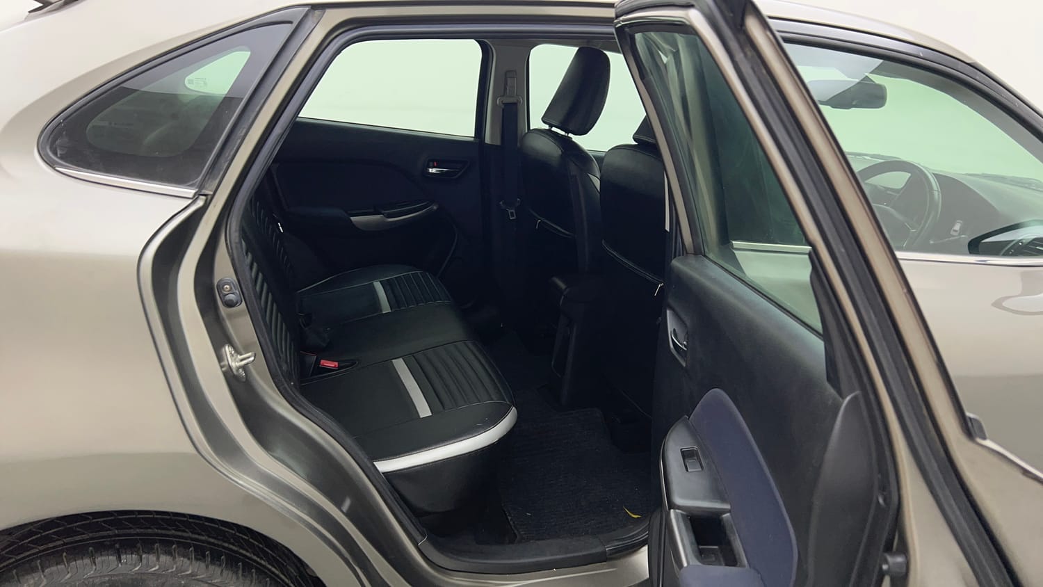 Used 2019 Maruti Suzuki Baleno Alpha Petrol Manual interior RIGHT SIDE REAR DOOR CABIN VIEW