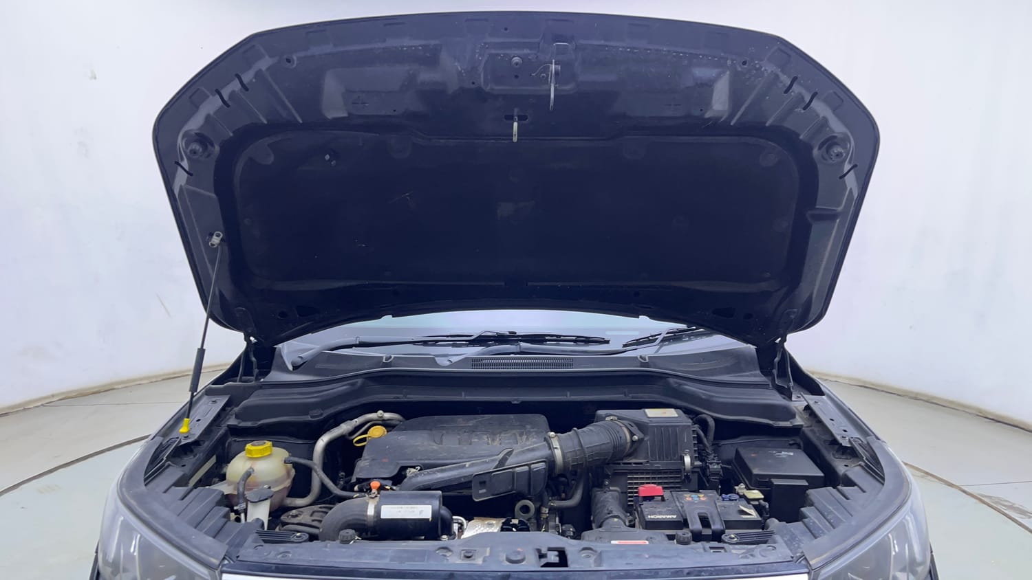 Used 2022 Mahindra XUV 300 W8 (O) 1.2 Petrol Petrol Manual engine ENGINE & BONNET OPEN FRONT VIEW