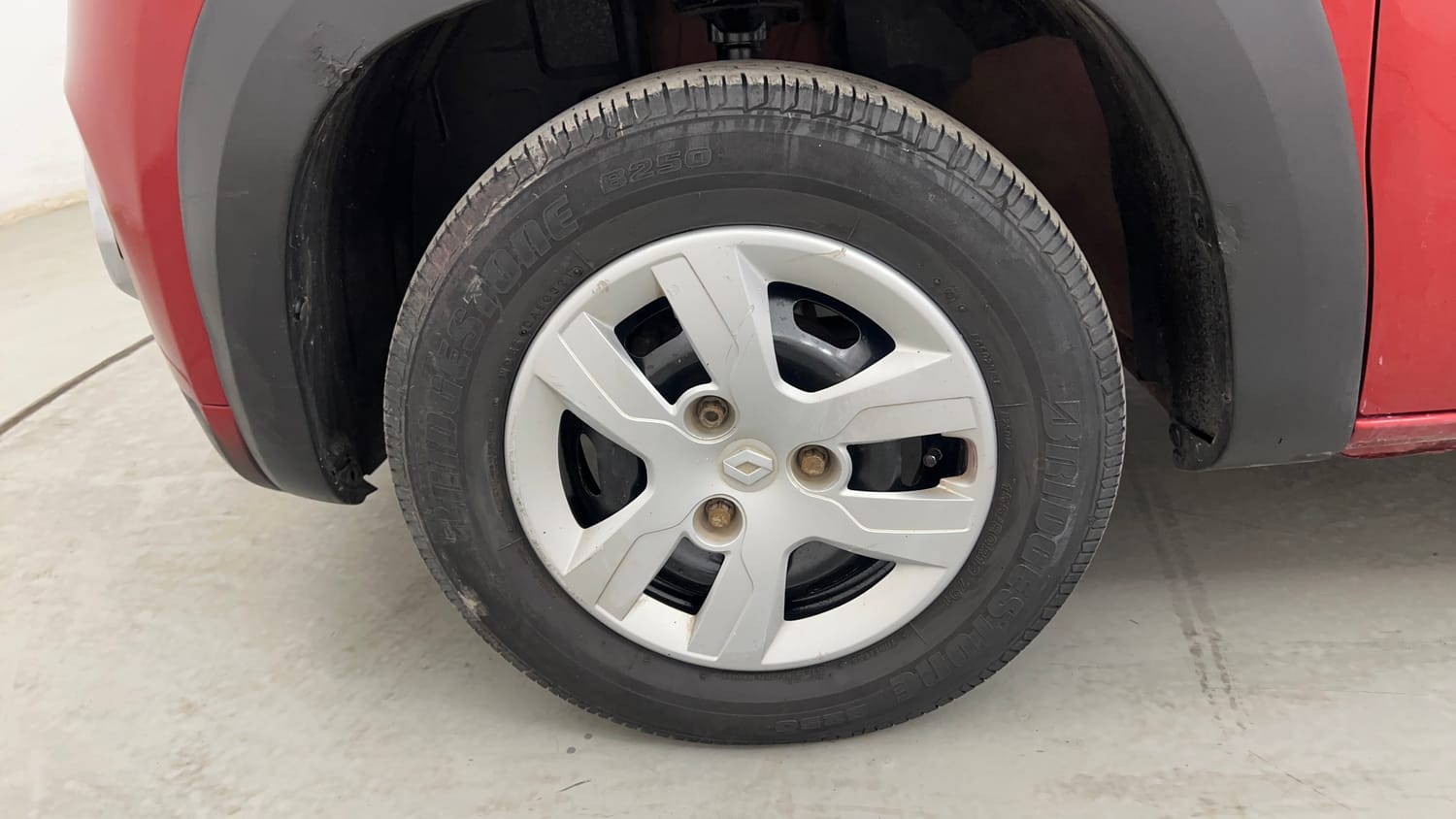 Used 2016 Renault Kwid RXT Petrol Manual tyres LEFT FRONT TYRE RIM VIEW