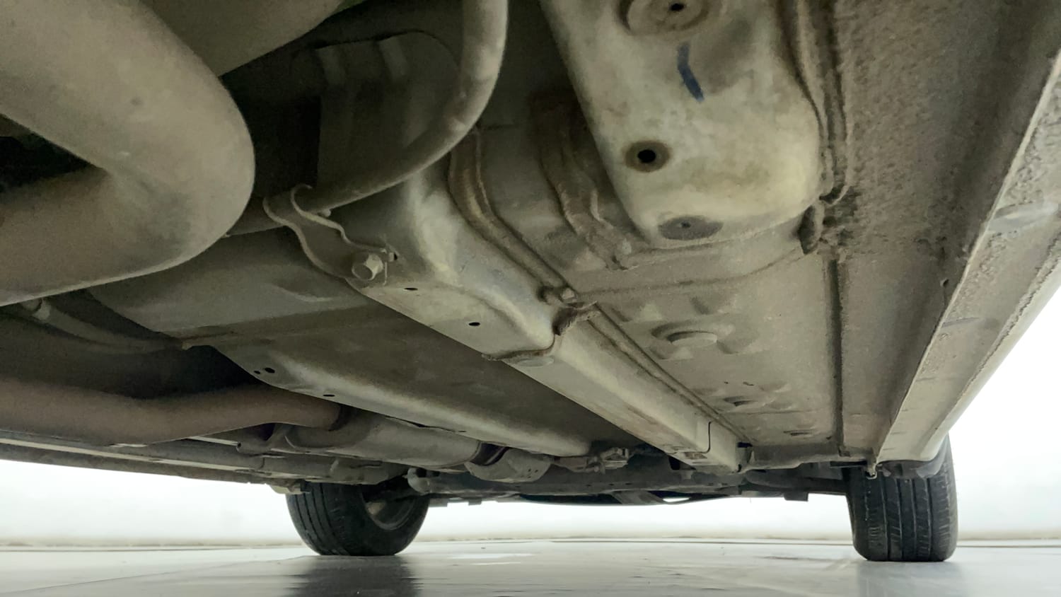 Used 2023 Hyundai Verna SX (O) 1.5 Turbo Petrol MT Petrol Manual extra REAR RIGHT UNDERBODY VIEW