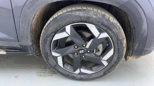Used 2022 Hyundai Alcazar Signature (O) 6 STR 2.0 Petrol AT Petrol Automatic tyres RIGHT FRONT TYRE RIM VIEW
