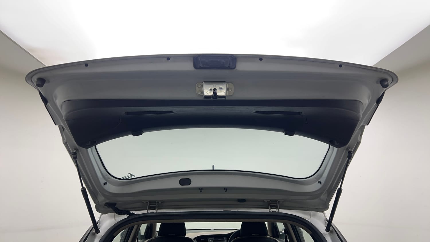 Used 2017 Hyundai Elite i20 Magna Executive 1.2 Petrol Manual interior DICKY DOOR OPEN VIEW
