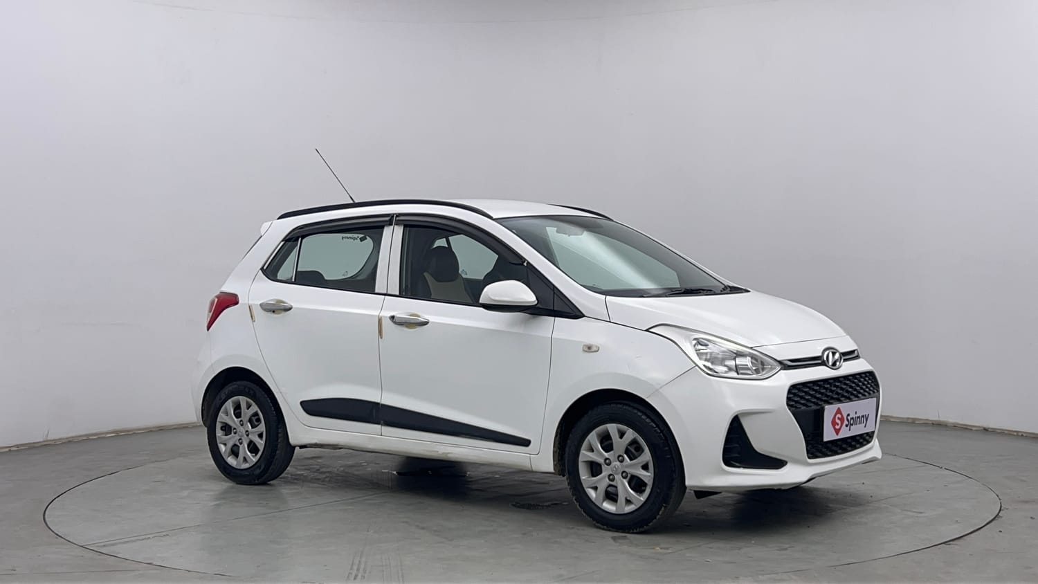 Used 2019 Hyundai Grand i10 Magna 1.2 Kappa VTVT Petrol Manual exterior RIGHT FRONT CORNER VIEW