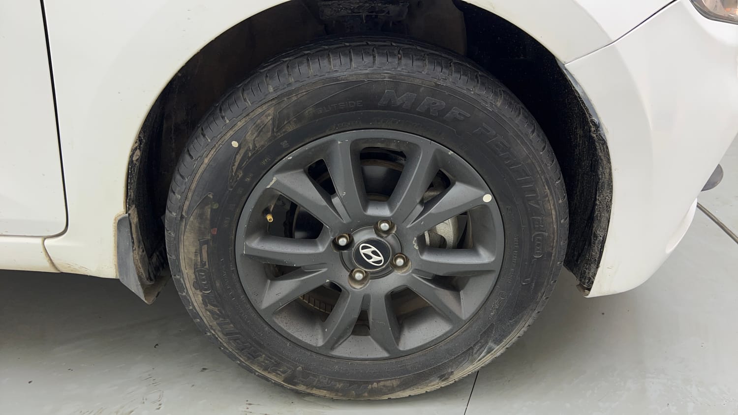 Used 2018 Hyundai Elite i20 Asta 1.2 AT Petrol Automatic tyres RIGHT FRONT TYRE RIM VIEW