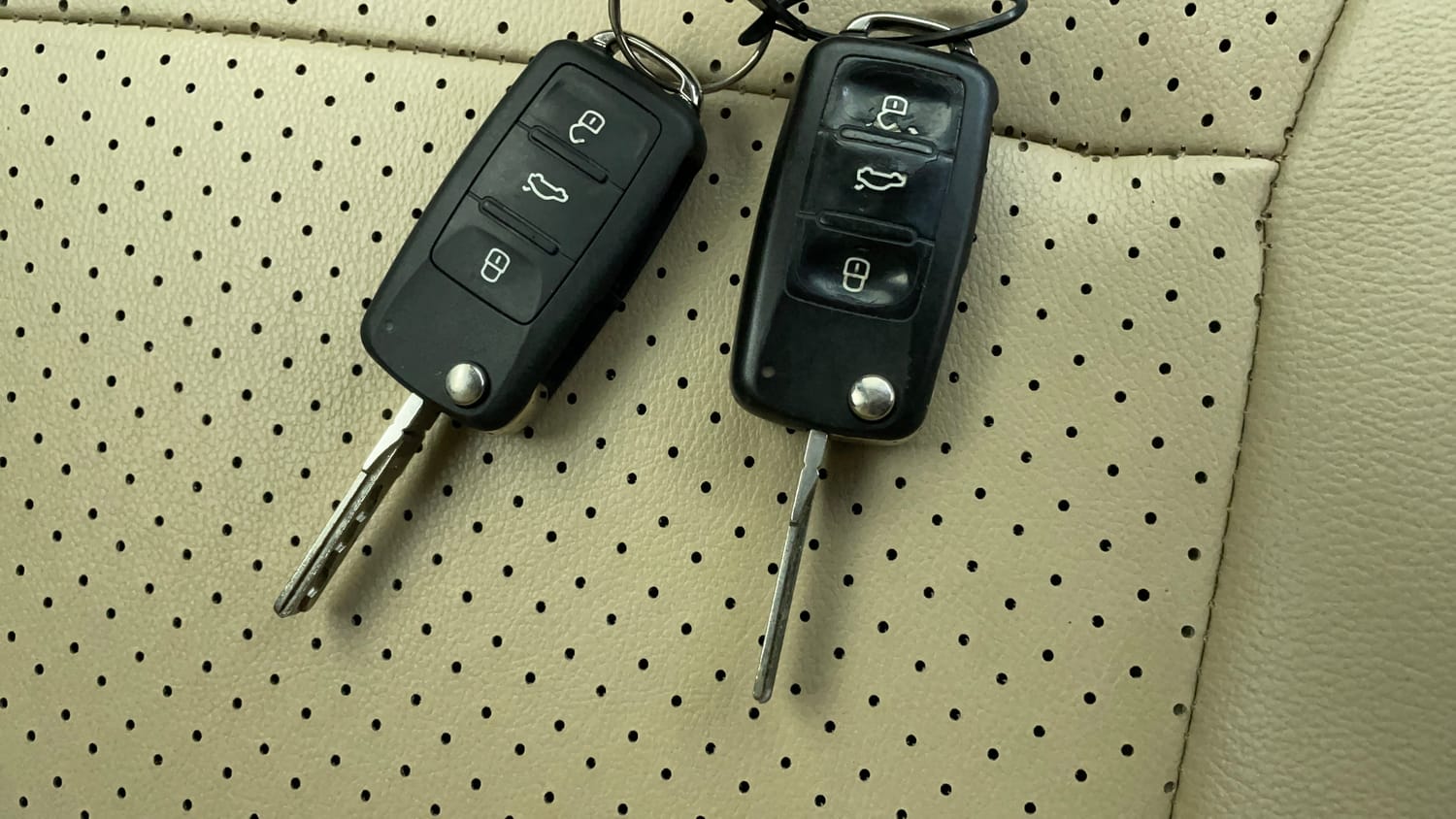 Used 2016 Volkswagen Ameo Highline1.2L (P) Petrol Manual extra CAR KEY VIEW