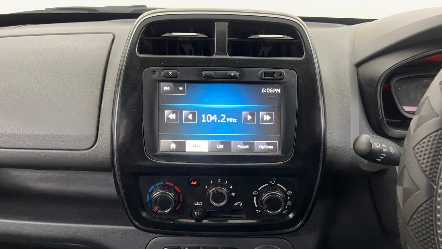 Used 2016 Renault Kwid RXT Petrol Manual interior MUSIC SYSTEM & AC CONTROL VIEW