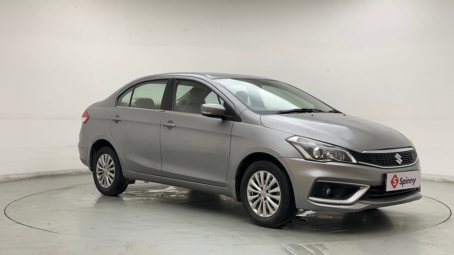 Used 2018 Maruti Suzuki Ciaz Delta Hybrid 1.5 Petrol Manual exterior RIGHT FRONT CORNER VIEW