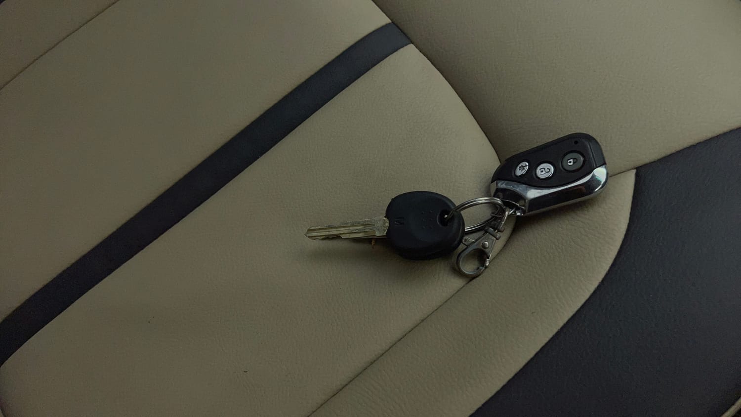 Used 2012 Hyundai i10 Magna 1.1 iRDE2 Petrol Manual extra CAR KEY VIEW