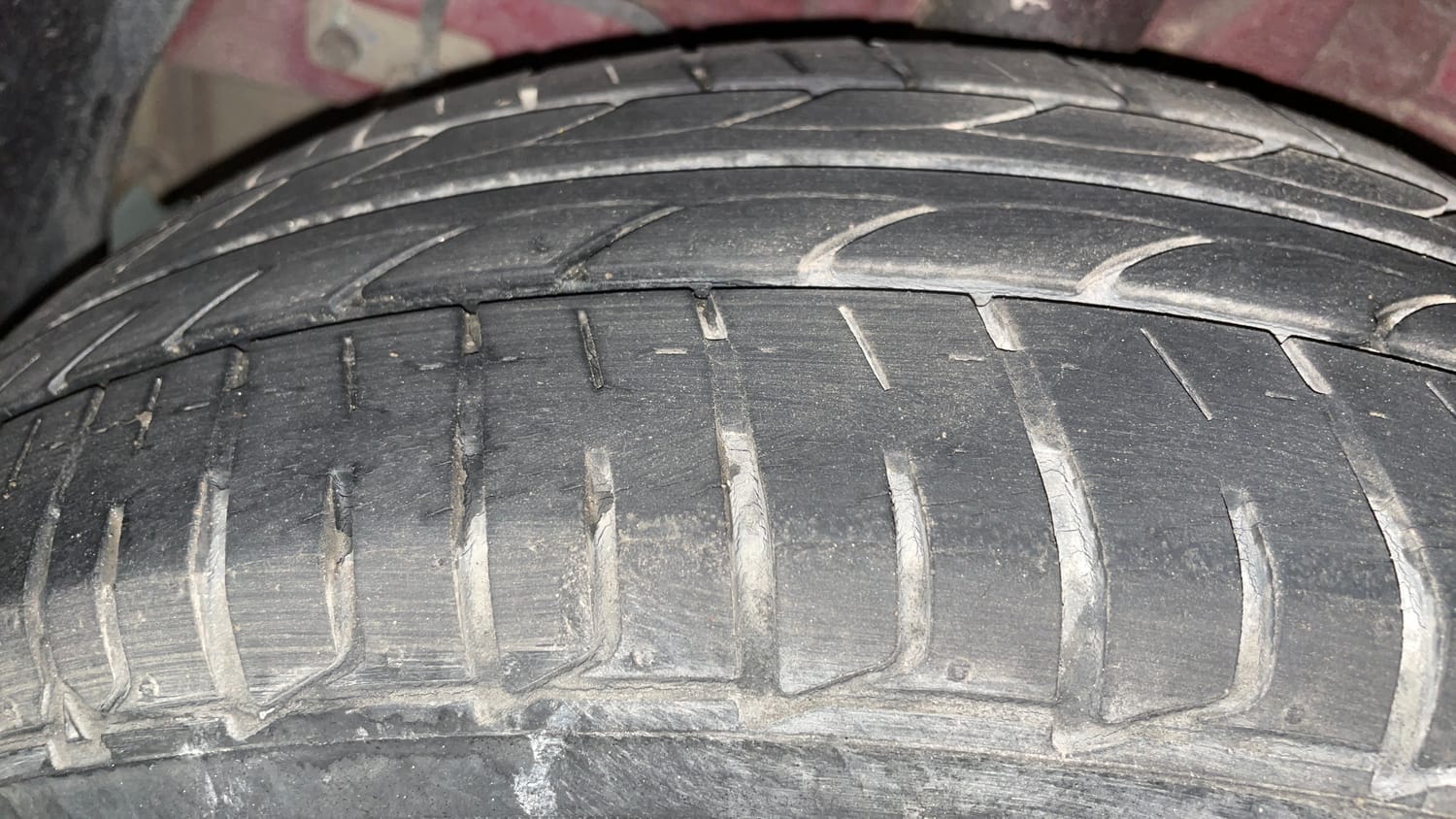 Used 2015 Hyundai Elite i20 Magna 1.2 Petrol Manual tyres RIGHT REAR TYRE TREAD VIEW