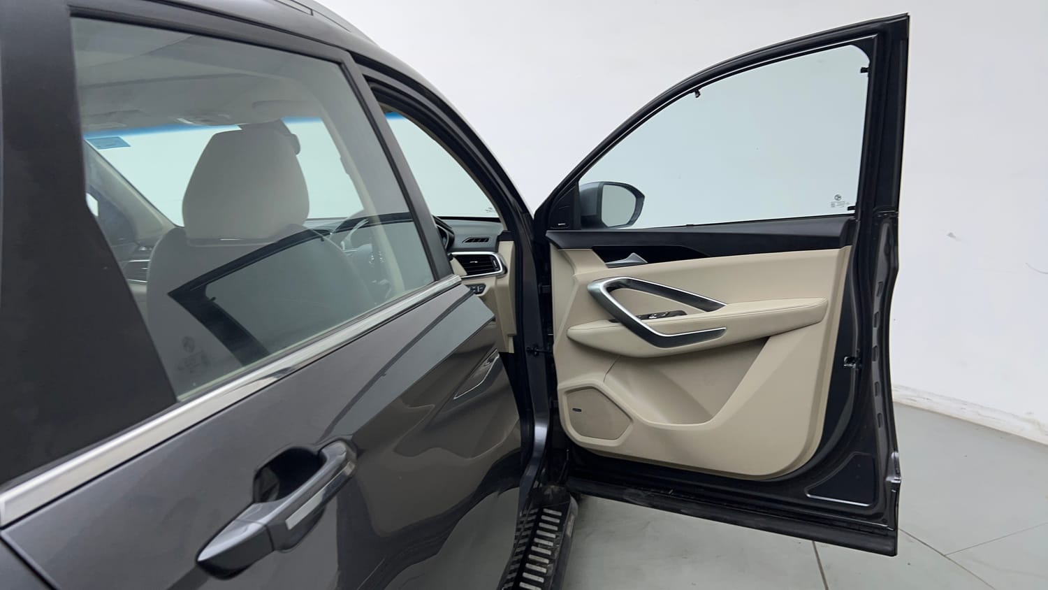 Used 2022 MG Motors Hector Sharp 1.5 Petrol CVT Petrol Automatic interior RIGHT FRONT DOOR OPEN VIEW