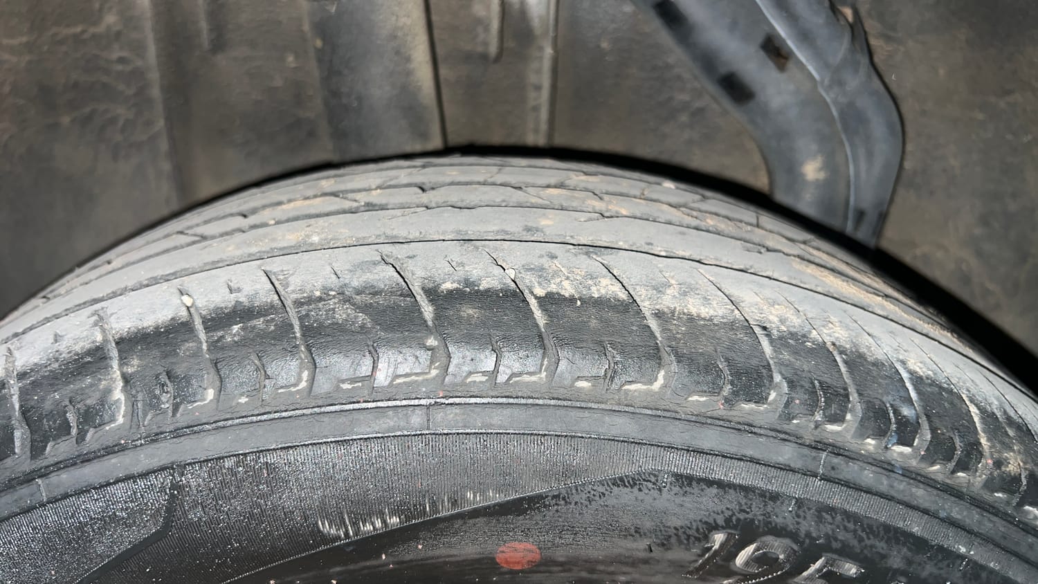 Used 2024 Nissan Magnite XV Premium Turbo CVT Petrol Automatic tyres RIGHT REAR TYRE TREAD VIEW