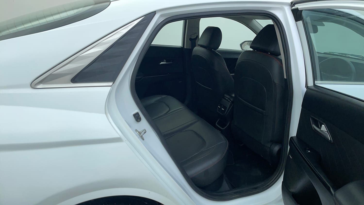 Used 2023 Hyundai Verna SX (O) 1.5 Turbo Petrol MT Petrol Manual interior RIGHT SIDE REAR DOOR CABIN VIEW
