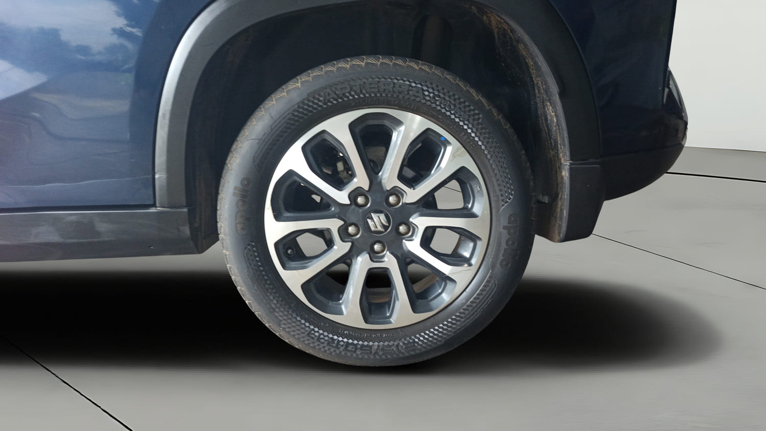 Used 2022 Maruti Suzuki Grand Vitara Alpha Smart Hybrid AT Petrol Automatic tyres LEFT REAR TYRE RIM VIEW