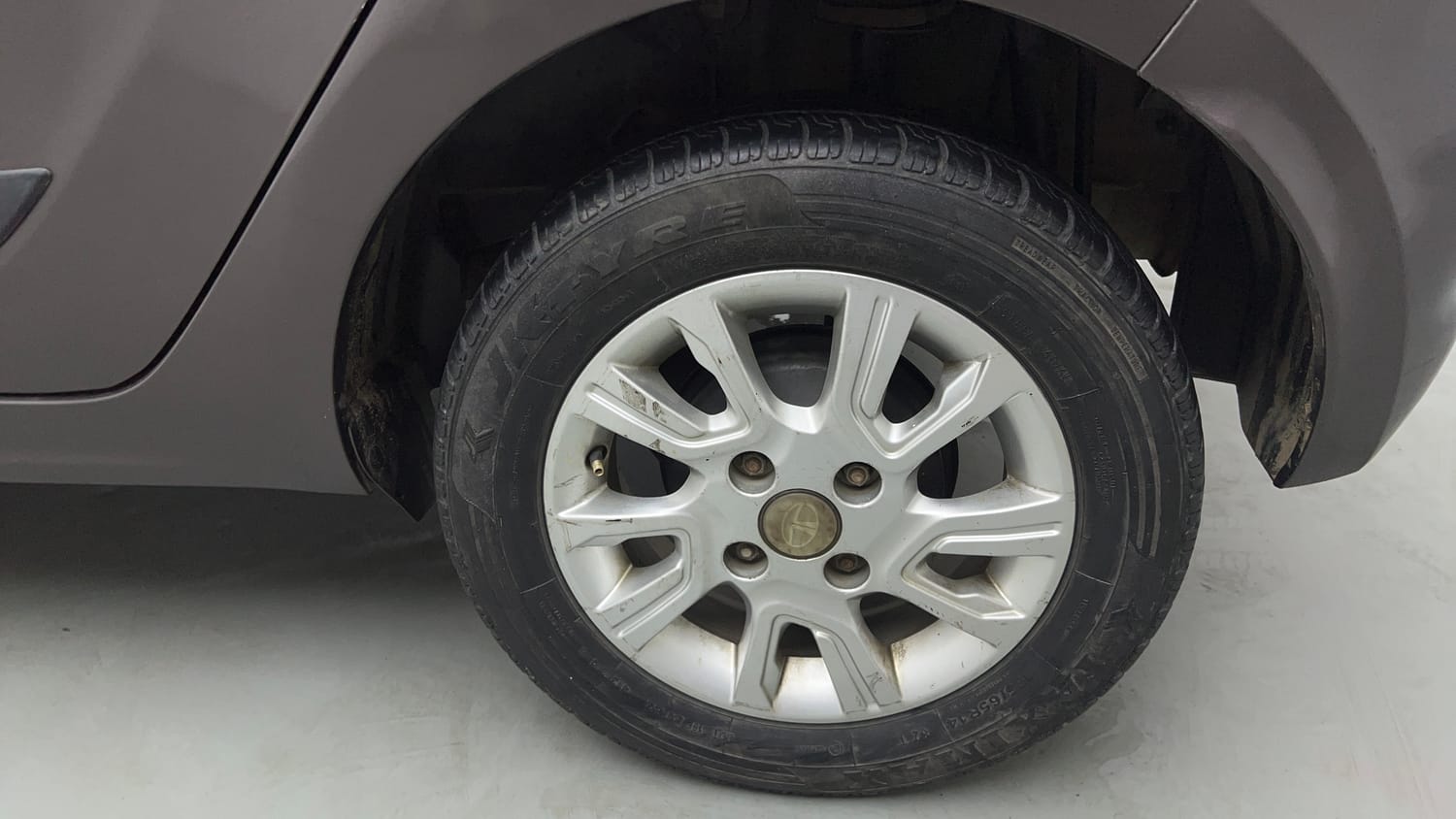 Used 2018 Tata Tiago XZ CNG (Outside Fitted) Cng Manual tyres LEFT REAR TYRE RIM VIEW