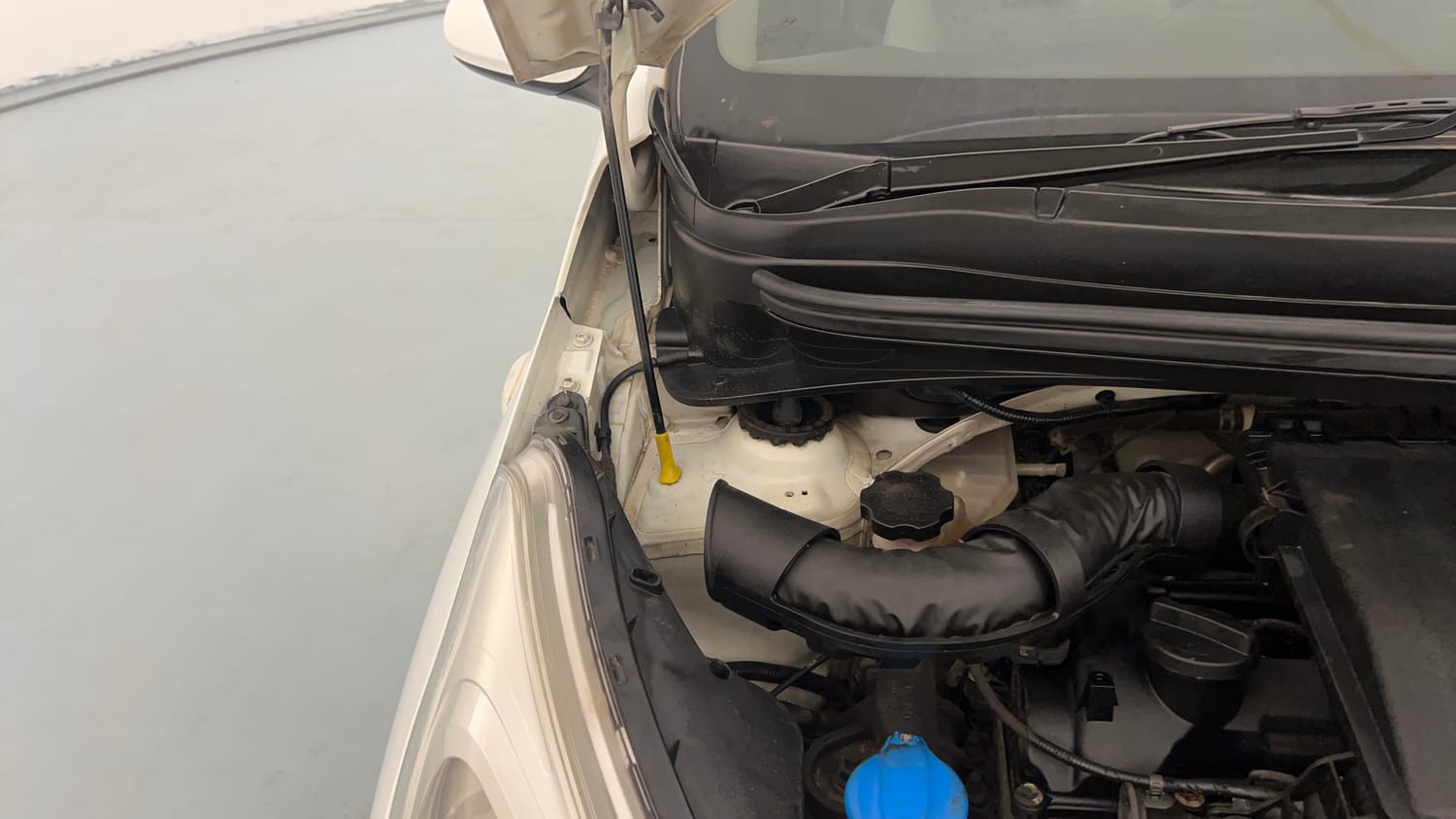 Used 2019 Hyundai Grand i10 Magna 1.2 Kappa VTVT Petrol Manual engine ENGINE RIGHT SIDE HINGE & APRON VIEW