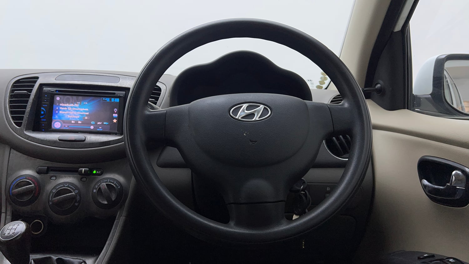 Used 2013 Hyundai i10 Magna 1.1 iRDE2 Petrol Manual interior STEERING VIEW