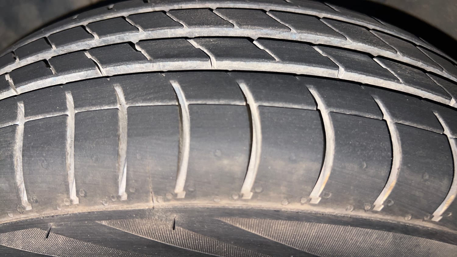 Used 2020 Renault Kwid 1.0 RXT AMT Opt Petrol Automatic tyres LEFT FRONT TYRE TREAD VIEW