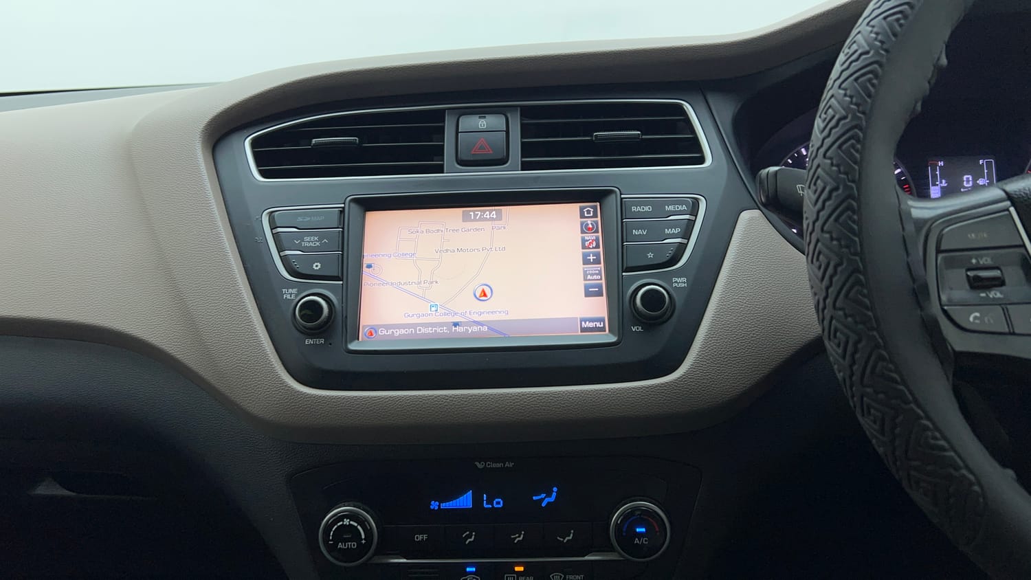 Used 2018 Hyundai Elite i20 Asta 1.2 AT Petrol Automatic interior MUSIC SYSTEM & AC CONTROL VIEW