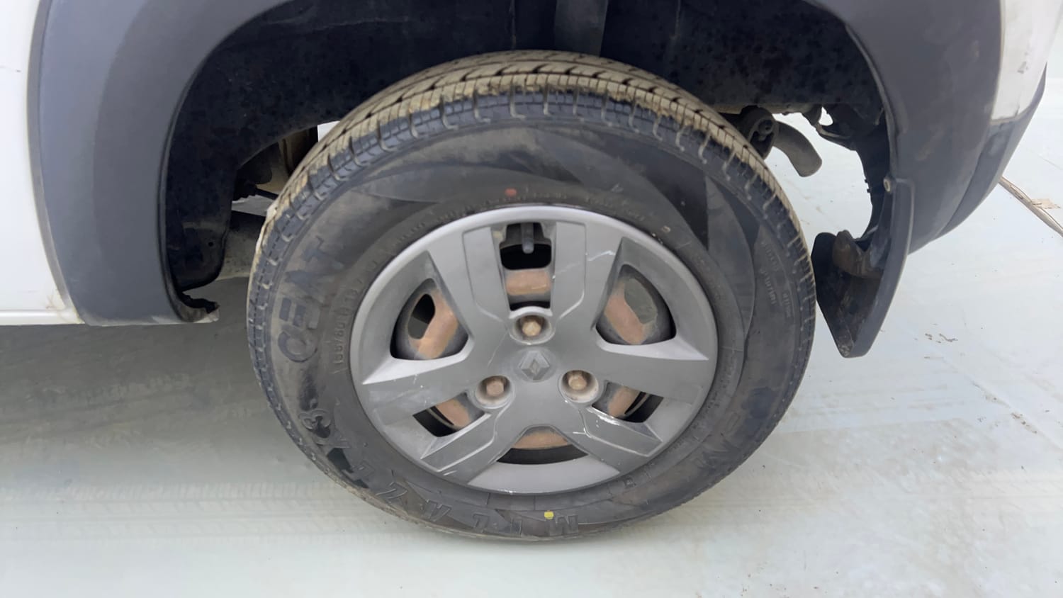 Used 2018 Renault Kwid 1.0 RXT AMT Opt Petrol Automatic tyres LEFT REAR TYRE RIM VIEW