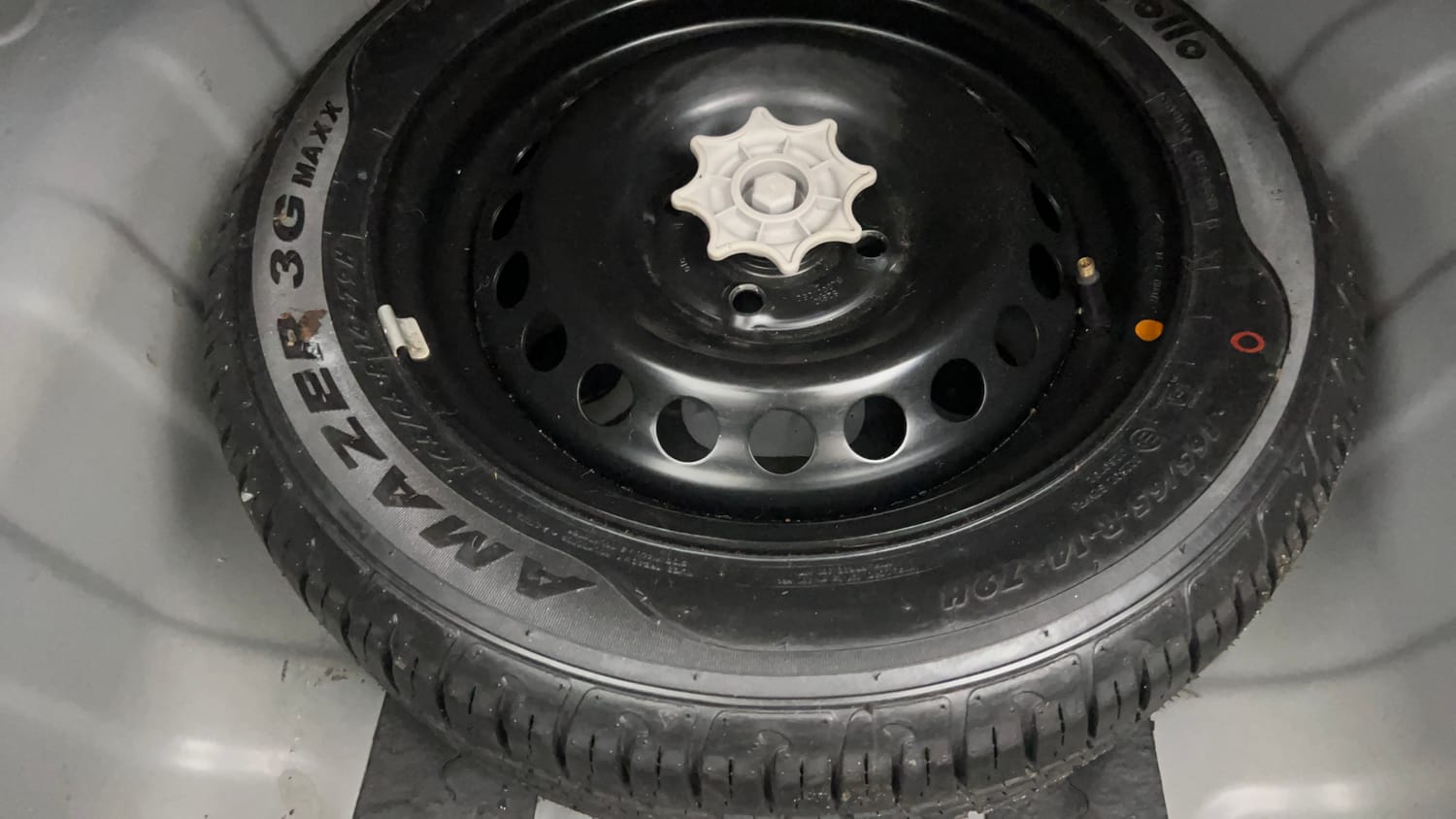 Used 2014 Hyundai Xcent SX 1.2 Petrol Manual tyres SPARE TYRE VIEW