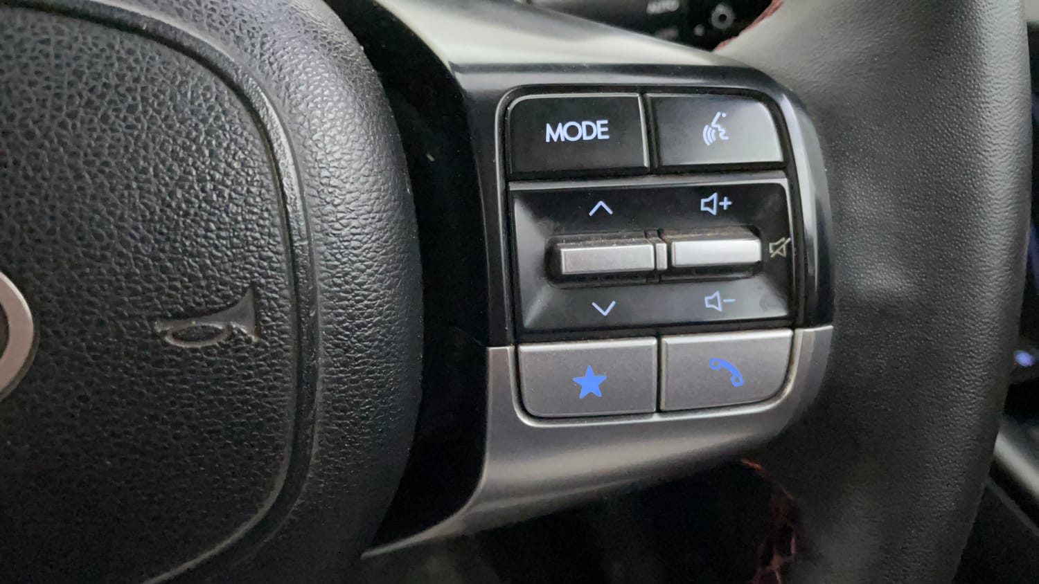 Used 2023 Hyundai Verna SX (O) 1.5 Turbo Petrol MT Petrol Manual top_features Cruise control