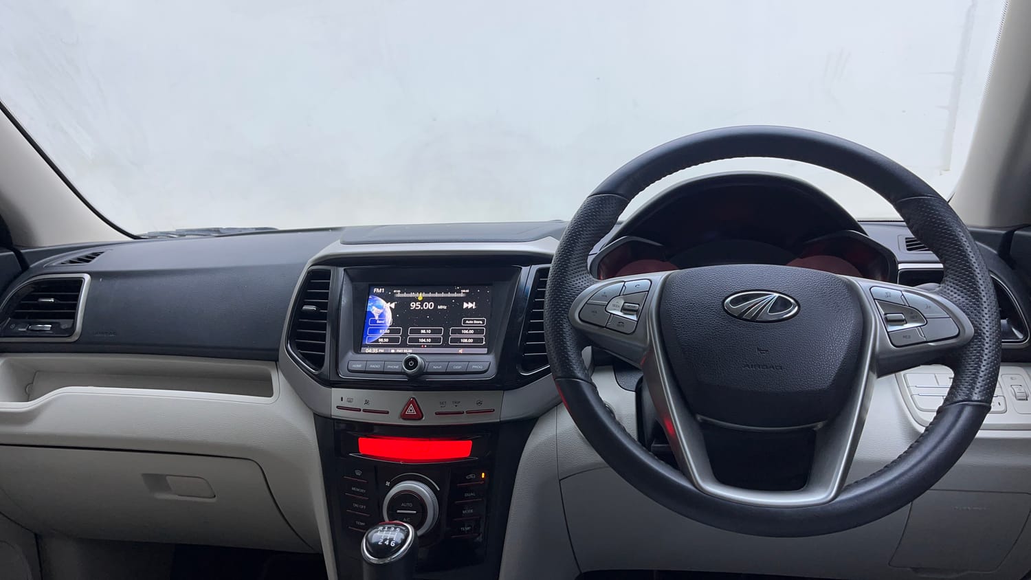 Used 2022 Mahindra XUV 300 W8 (O) 1.2 Petrol Petrol Manual interior DASHBOARD VIEW