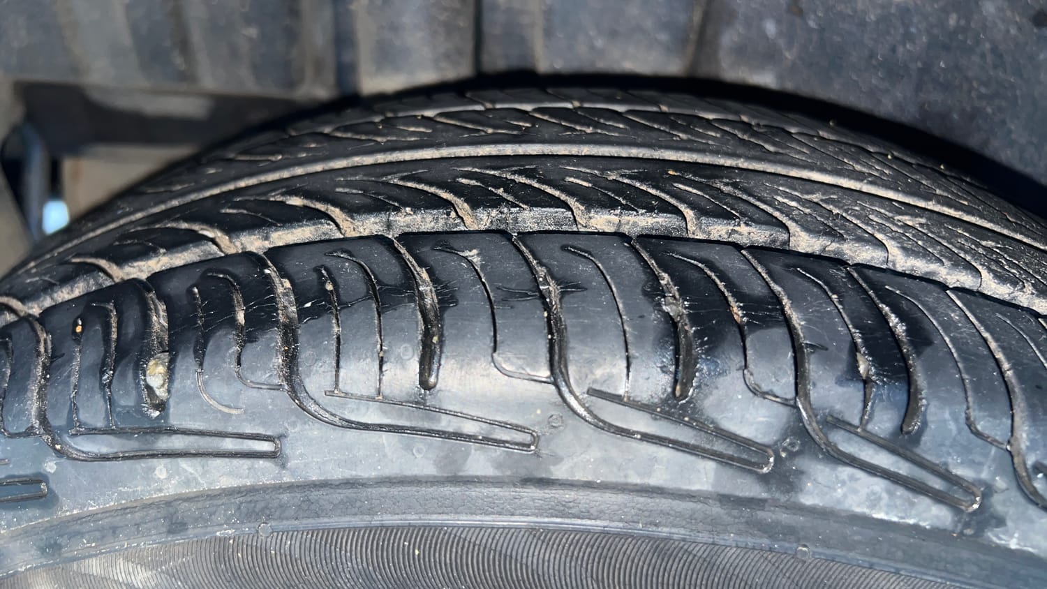 Used 2012 Maruti Suzuki Swift VXi Petrol Manual tyres RIGHT REAR TYRE TREAD VIEW