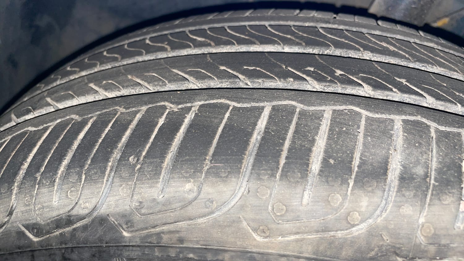 Used 2022 Tata Altroz XZ Plus Petrol Petrol Manual tyres LEFT FRONT TYRE TREAD VIEW