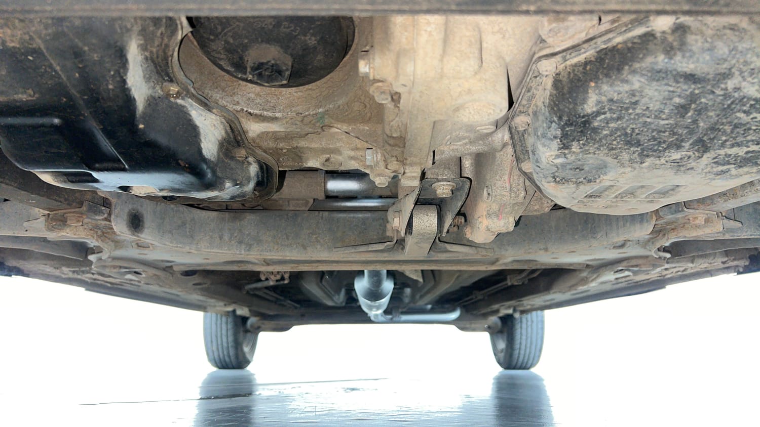 Used 2024 Nissan Magnite XV Premium Turbo CVT Petrol Automatic extra FRONT LEFT UNDERBODY VIEW