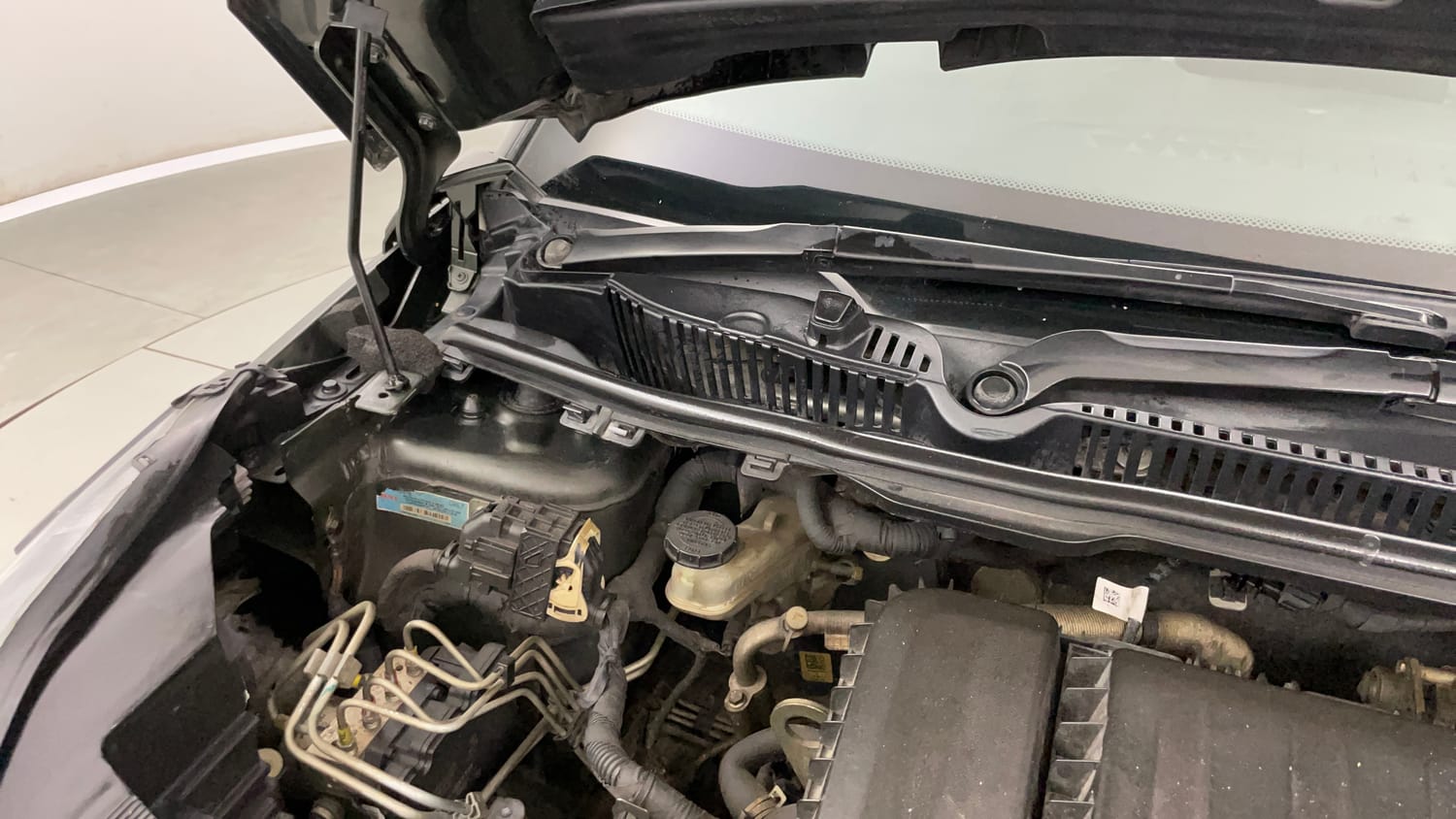 Used 2021 Tata Nexon XZA Plus (O) Diesel Diesel Automatic engine ENGINE RIGHT SIDE HINGE & APRON VIEW