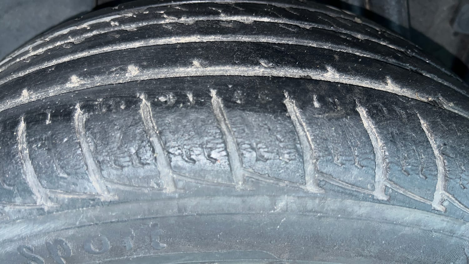Used 2018 Renault Duster RXS CVT Petrol Automatic tyres RIGHT REAR TYRE TREAD VIEW