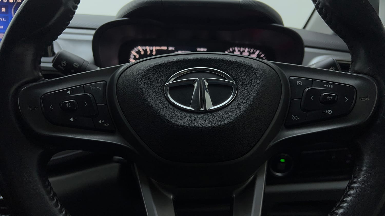 Used 2020 Tata Altroz XZ Petrol Petrol Manual top_features Cruise control