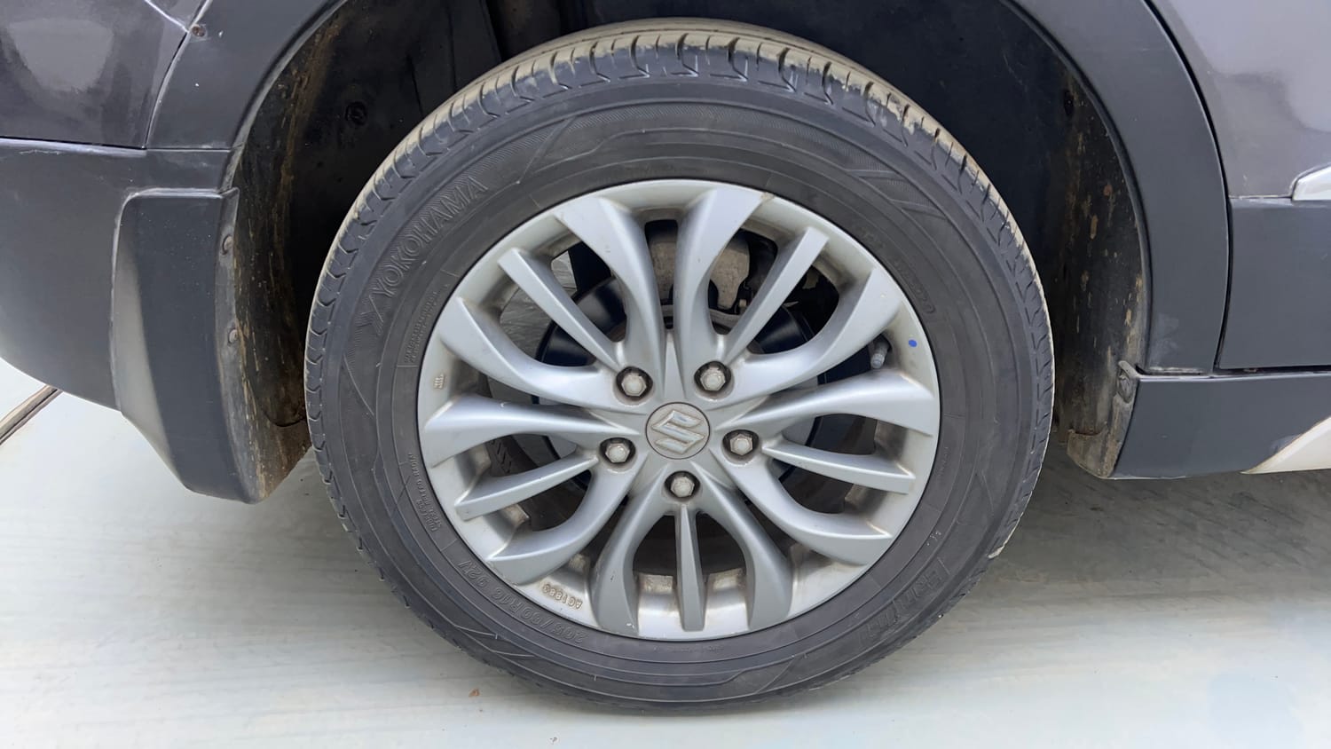 Used 2017 Maruti Suzuki S-Cross Zeta 1.3 Diesel Manual tyres RIGHT REAR TYRE RIM VIEW