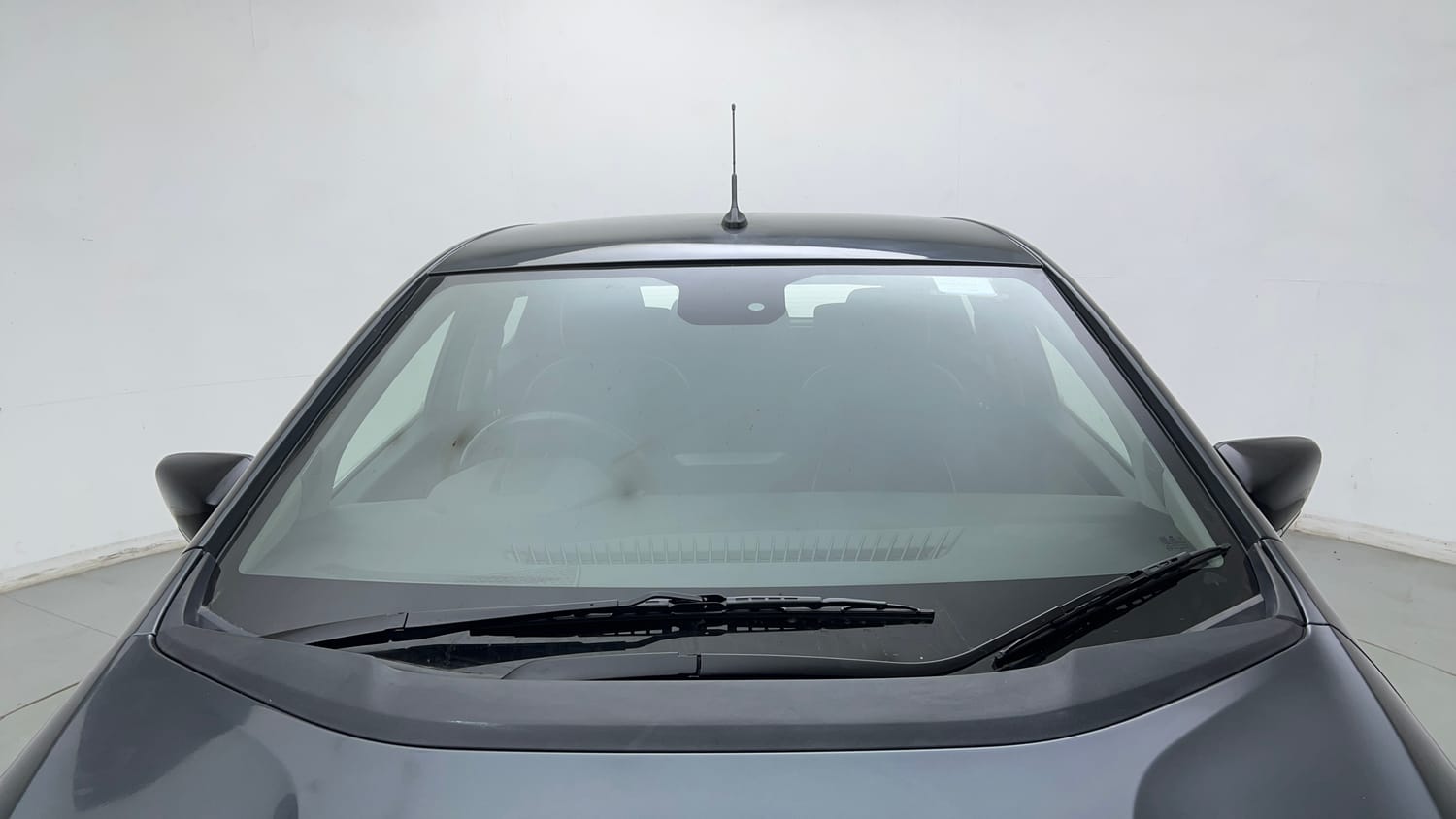 Used 2020 Tata Altroz XZ Petrol Petrol Manual exterior FRONT WINDSHIELD VIEW