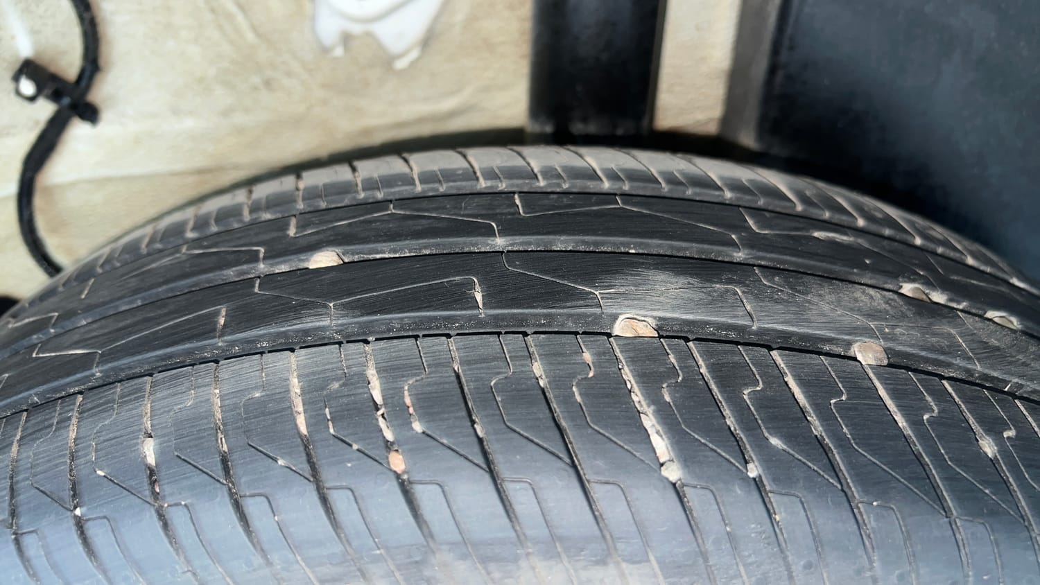 Used 2025 Tata Punch Pure (o) Petrol Manual tyres LEFT REAR TYRE TREAD VIEW
