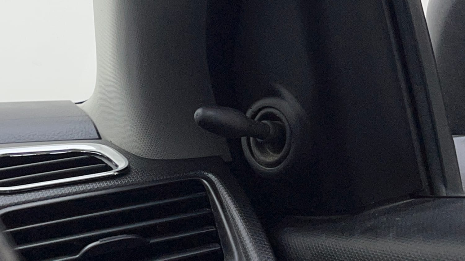 Used 2015 Maruti Suzuki Swift Lxi (O) Petrol Manual top_features Adjustable ORVM
