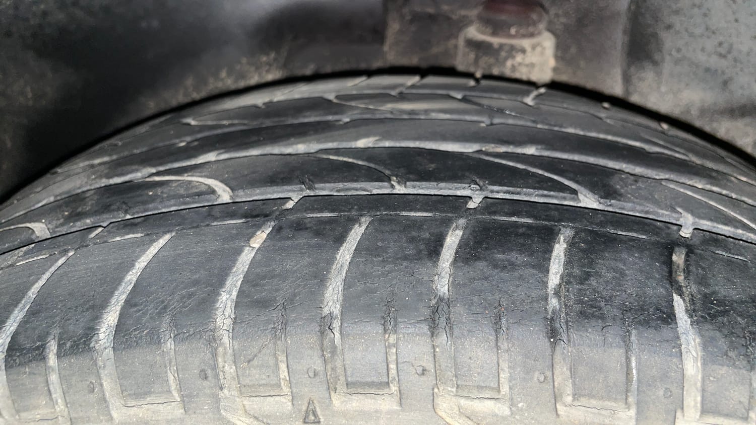 Used 2019 Hyundai Creta SX 1.6 AT Petrol Petrol Automatic tyres LEFT REAR TYRE TREAD VIEW