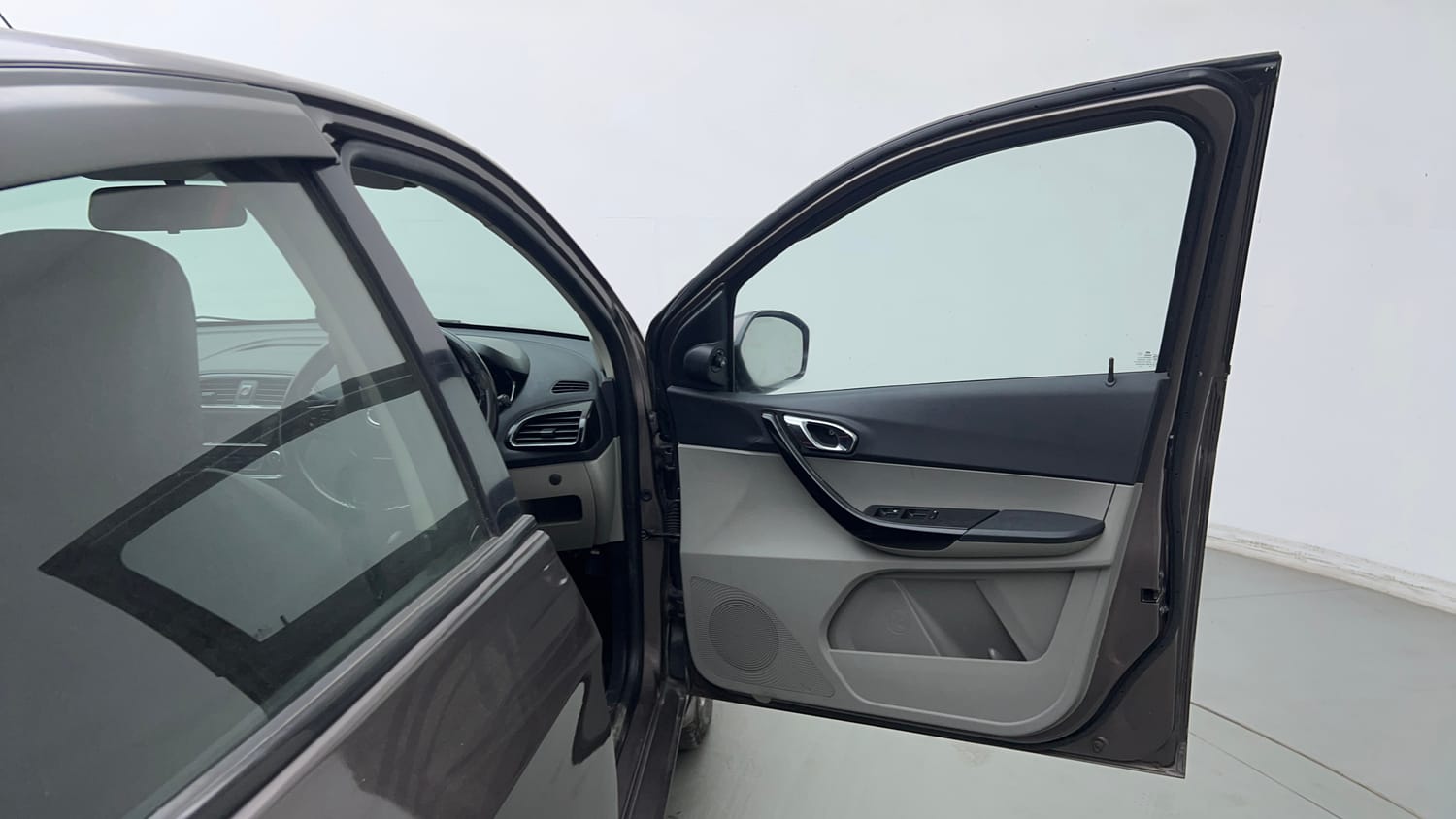 Used 2018 Tata Tiago XZ CNG (Outside Fitted) Cng Manual interior RIGHT FRONT DOOR OPEN VIEW