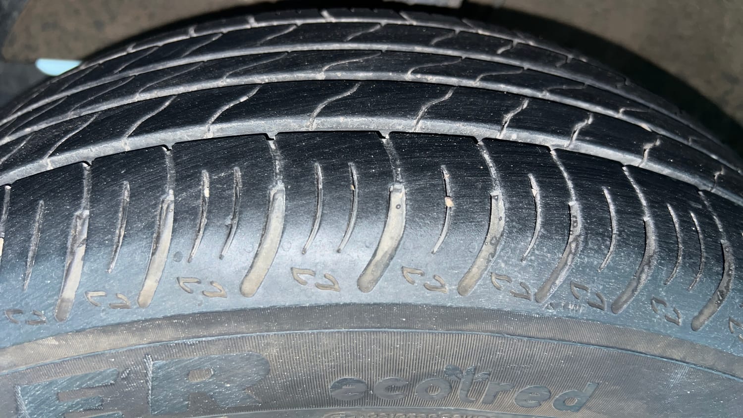 Used 2022 Maruti Suzuki XL6 Alpha Plus MT Petrol Petrol Manual tyres LEFT FRONT TYRE TREAD VIEW