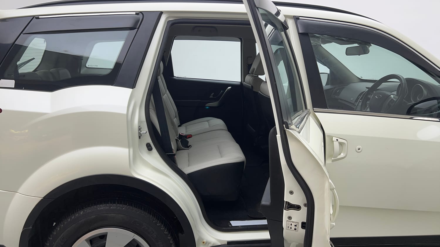 Used 2021 Mahindra XUV500 W7 Diesel Manual interior RIGHT SIDE REAR DOOR CABIN VIEW